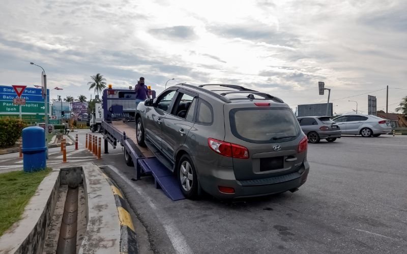 dragging car to trcuk
